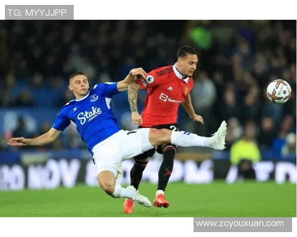 足球明星化身普通人街头踢球无人识破真身引发热议